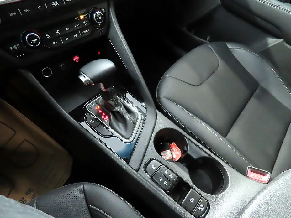 Фото 13 - Kia Niro