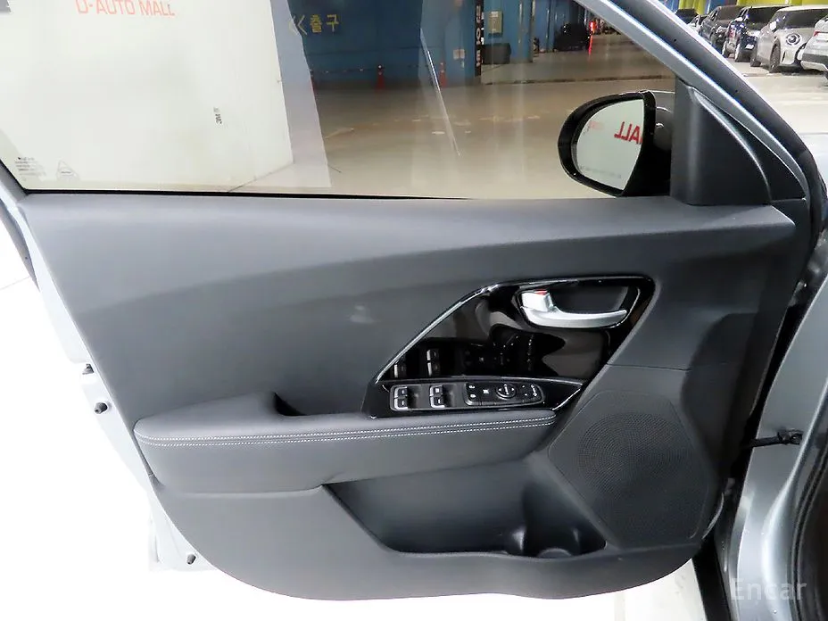 Фото 14 - Kia Niro