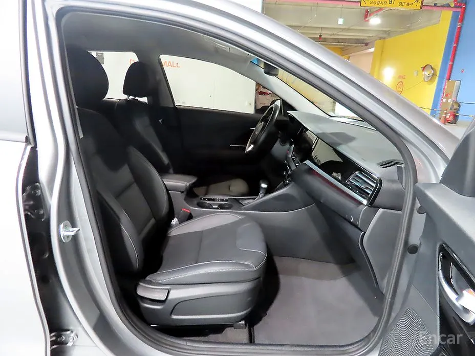 Фото 8 - Kia Niro