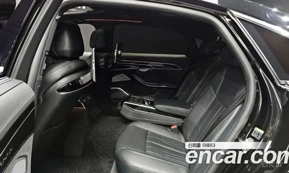 Фото 12 - Audi A8