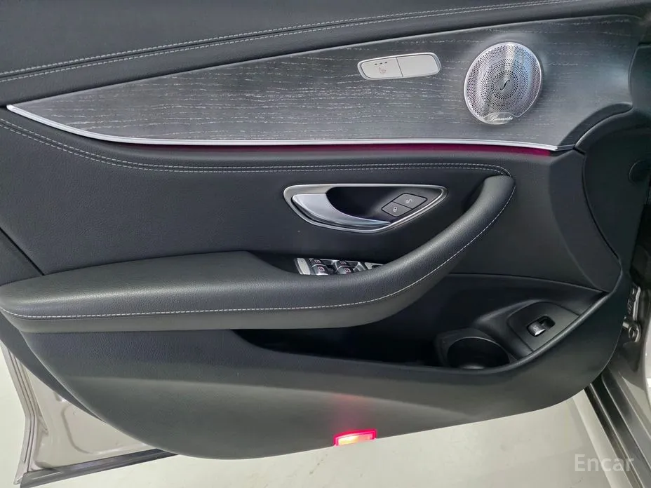 Фото 15 - Mercedes-Benz E-Class