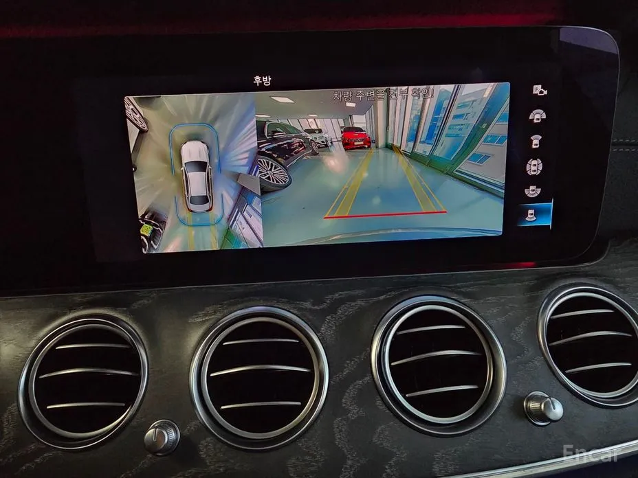 Фото 16 - Mercedes-Benz E-Class