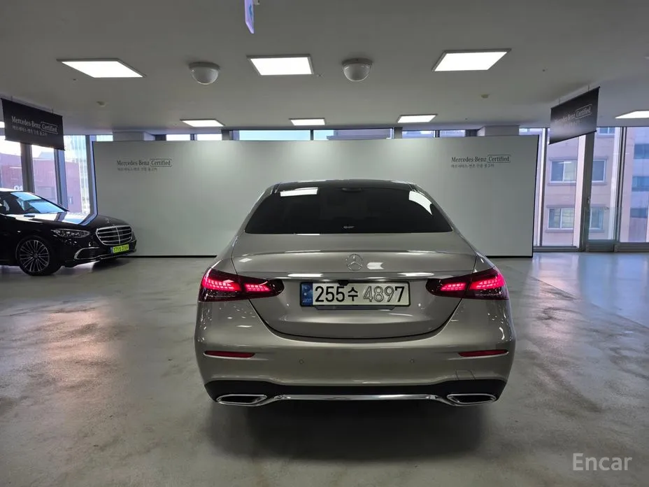 Фото 4 - Mercedes-Benz E-Class