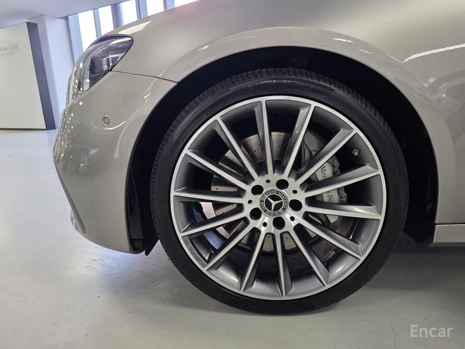 Фото 5 - Mercedes-Benz E-Class