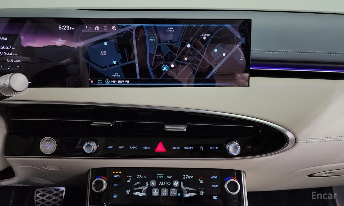 Фото 14 - Genesis GV70