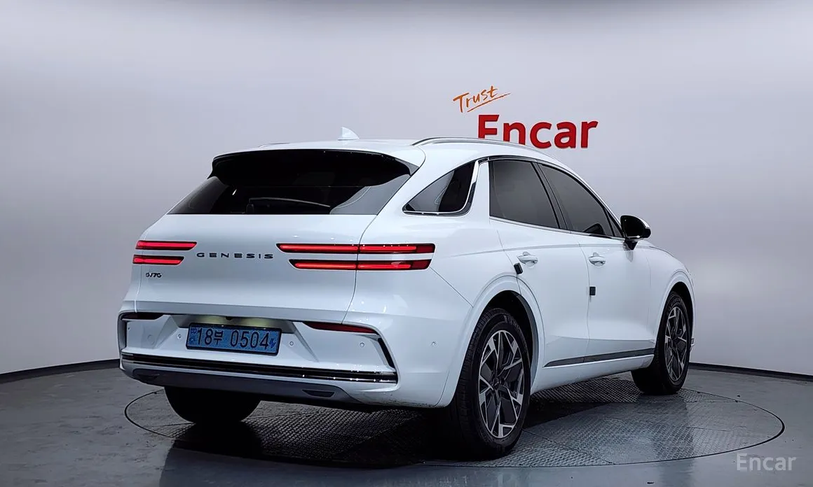 Фото 2 - Genesis GV70