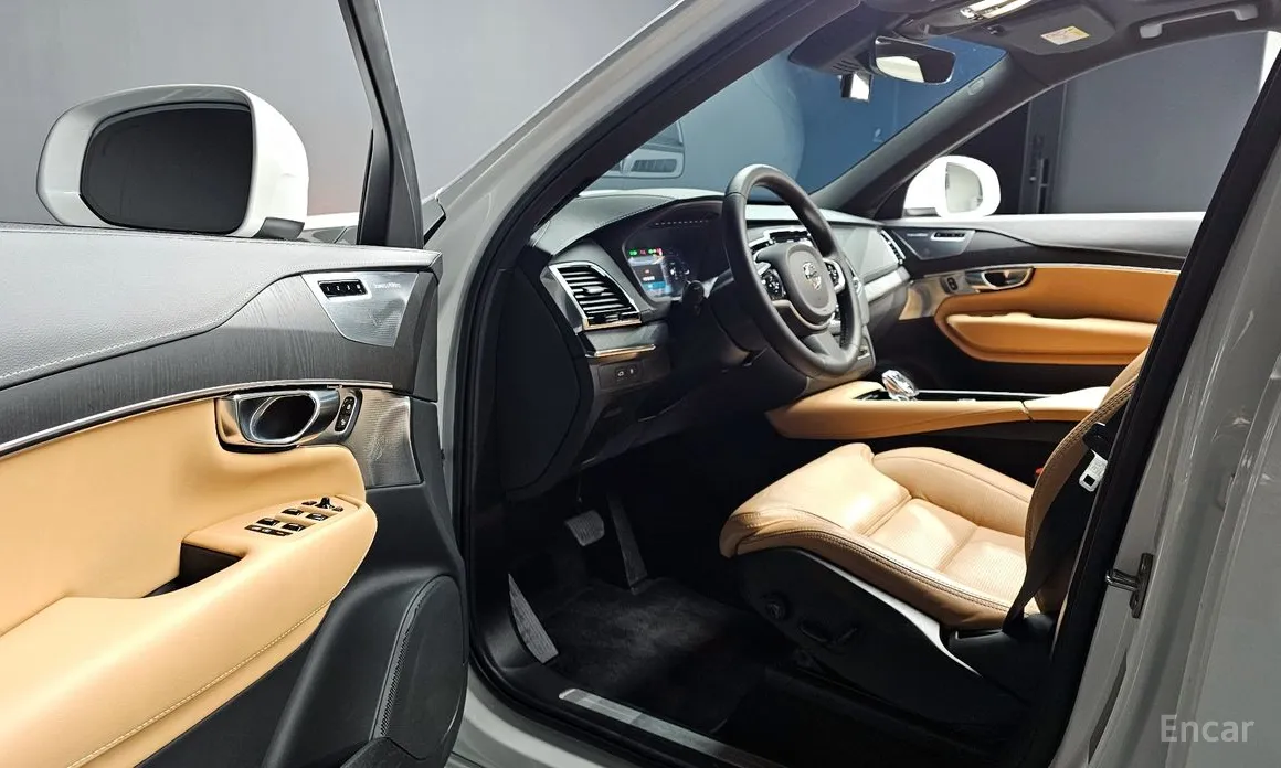 Фото 12 - Volvo XC90