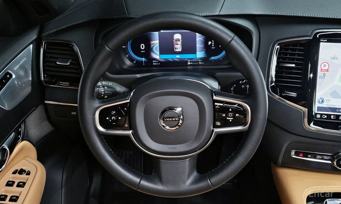 Фото 13 - Volvo XC90