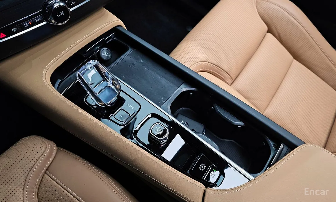 Фото 9 - Volvo XC90