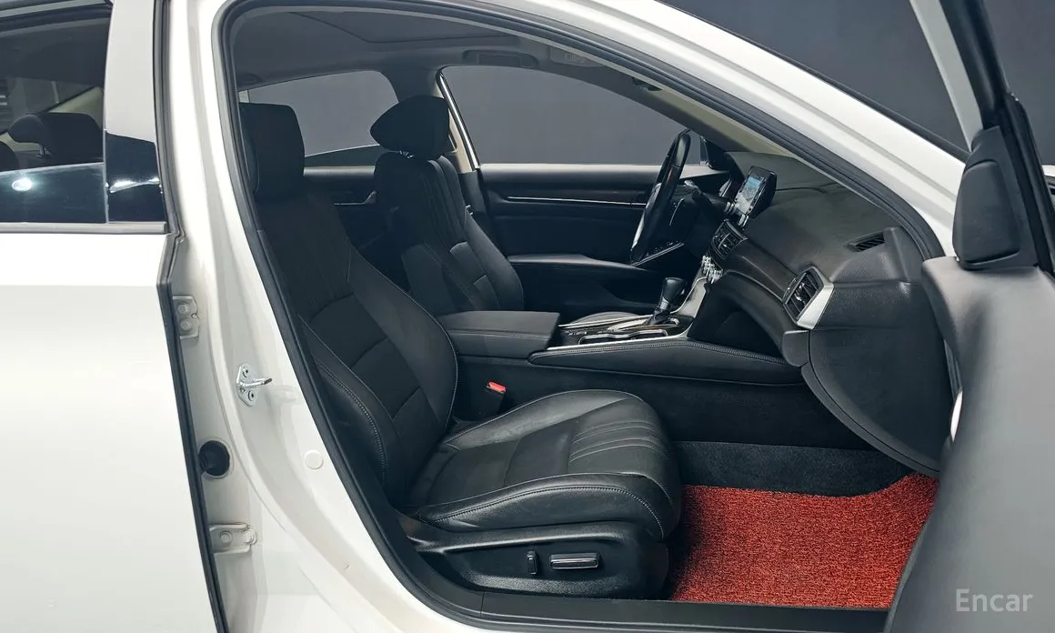 Фото 10 - Honda Accord