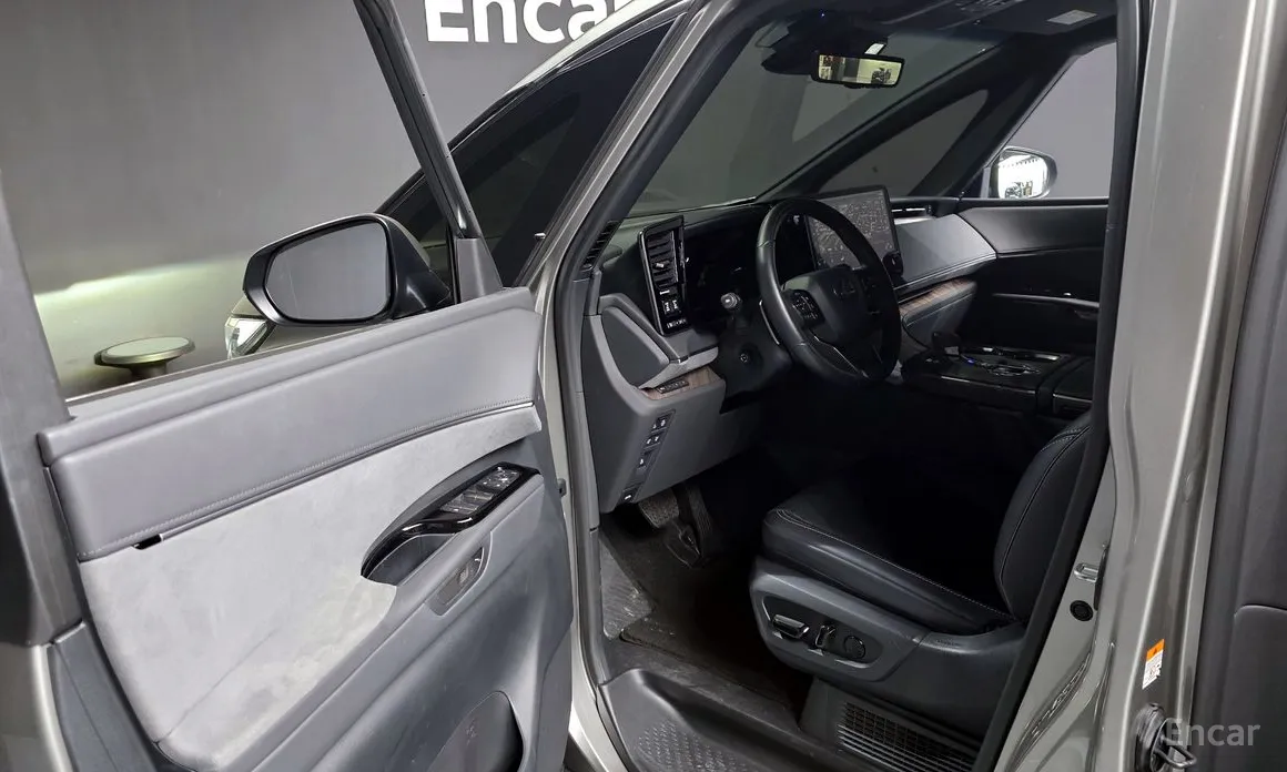 Фото 10 - Lexus LM