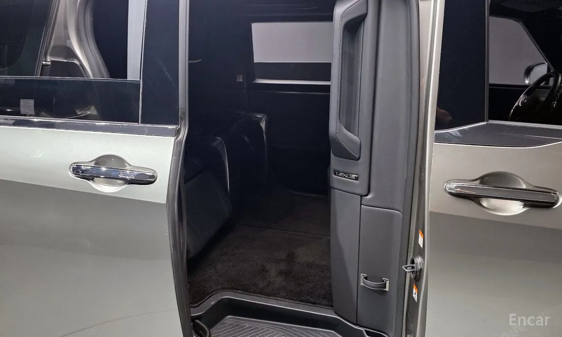 Фото 12 - Lexus LM