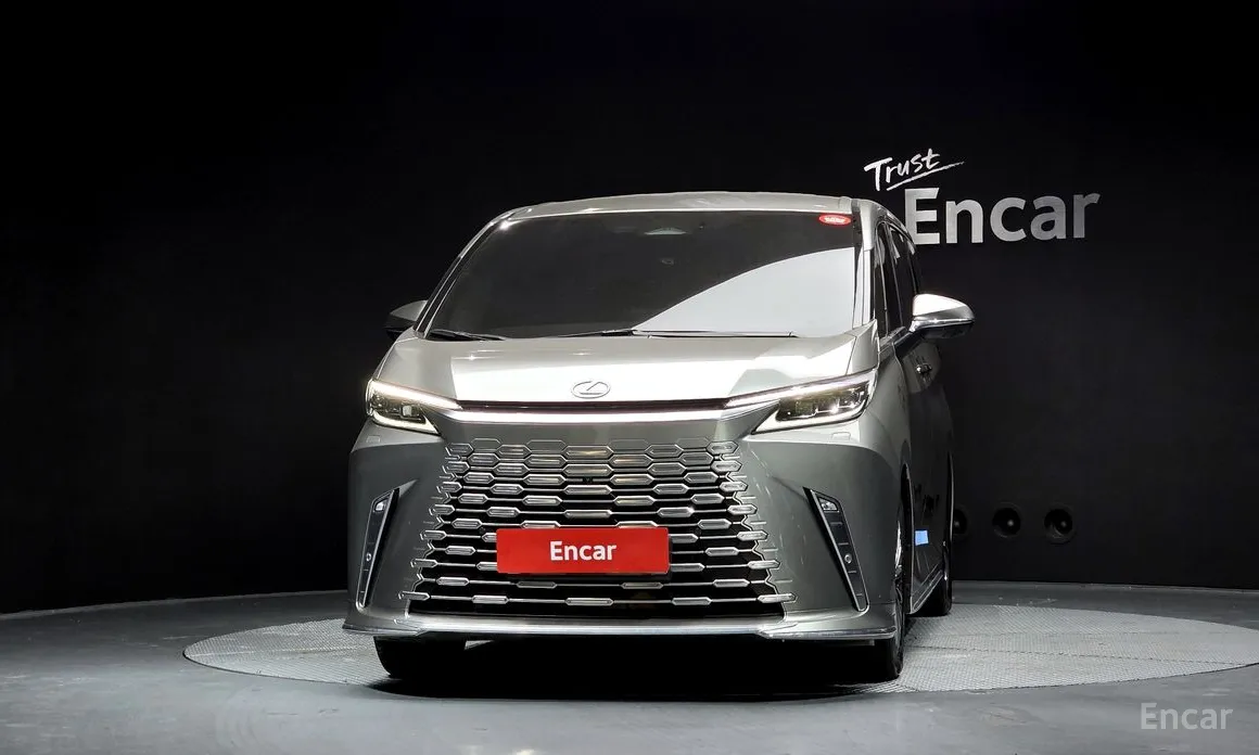 Фото 3 - Lexus LM