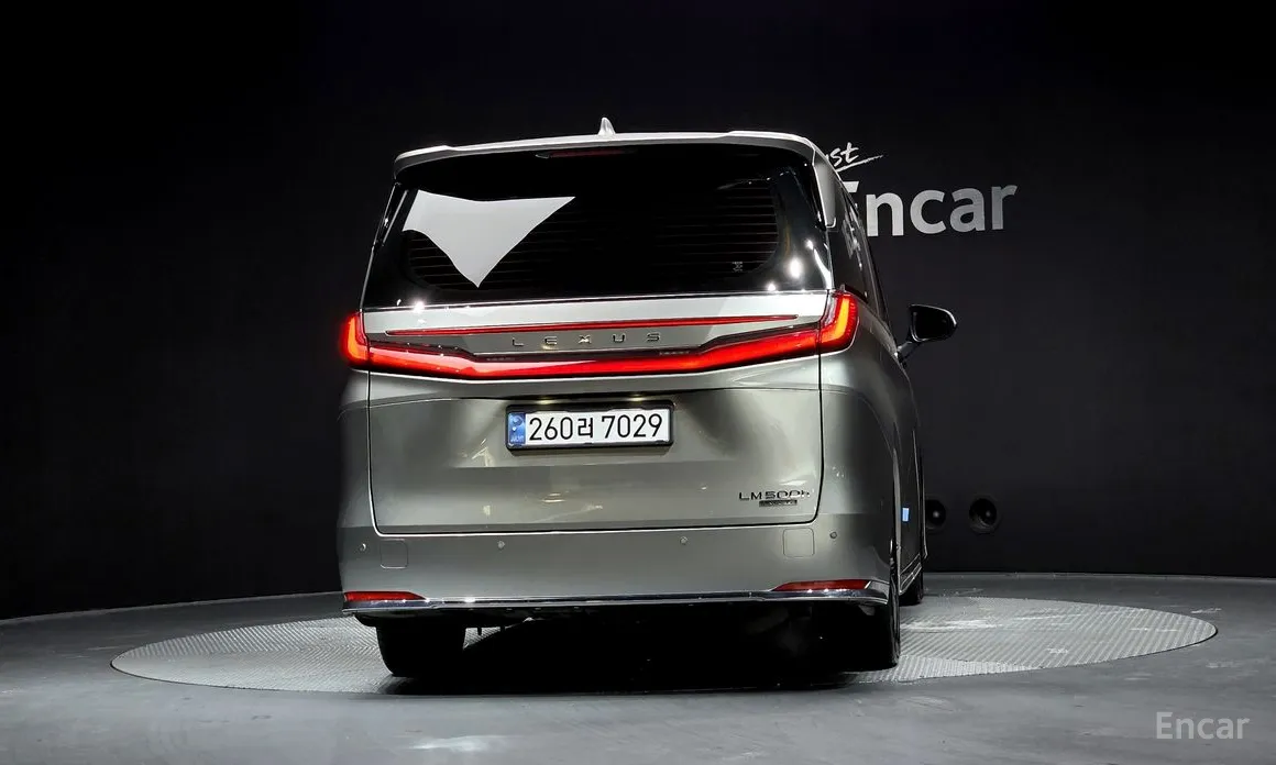 Фото 4 - Lexus LM