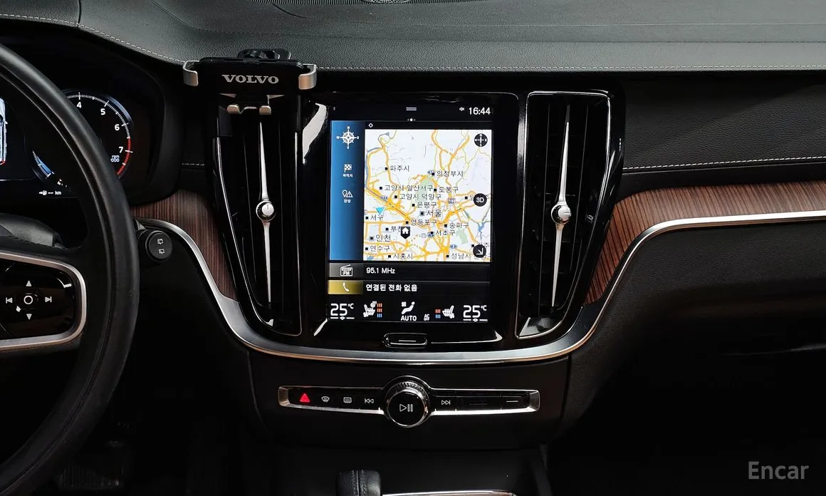 Фото 15 - Volvo V60