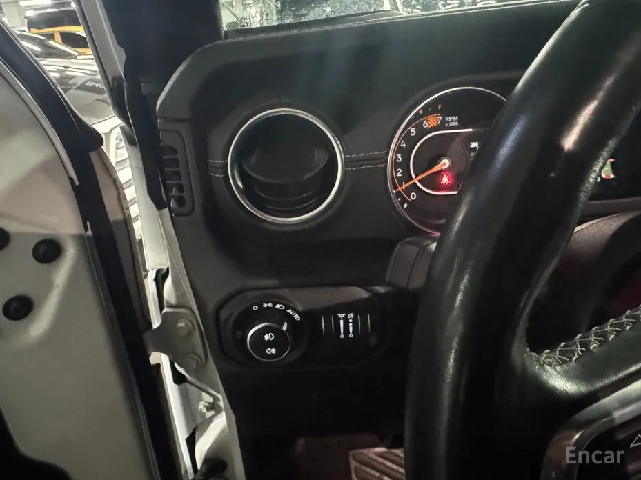 Фото 10 - Jeep Wrangler