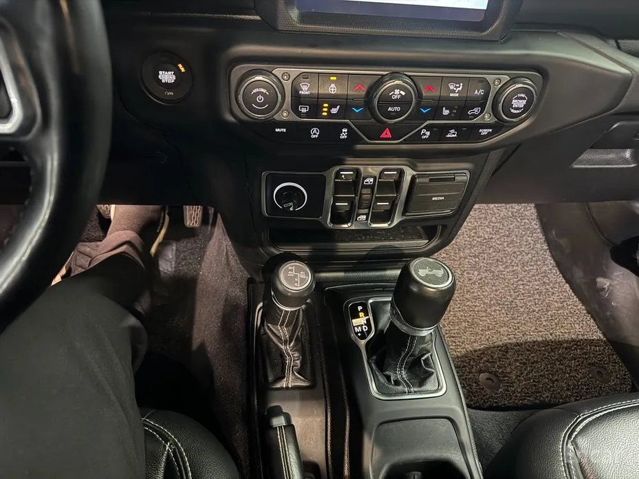 Фото 8 - Jeep Wrangler