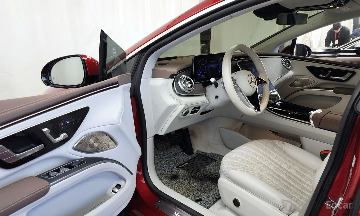 Фото 10 - Mercedes-Benz EQS