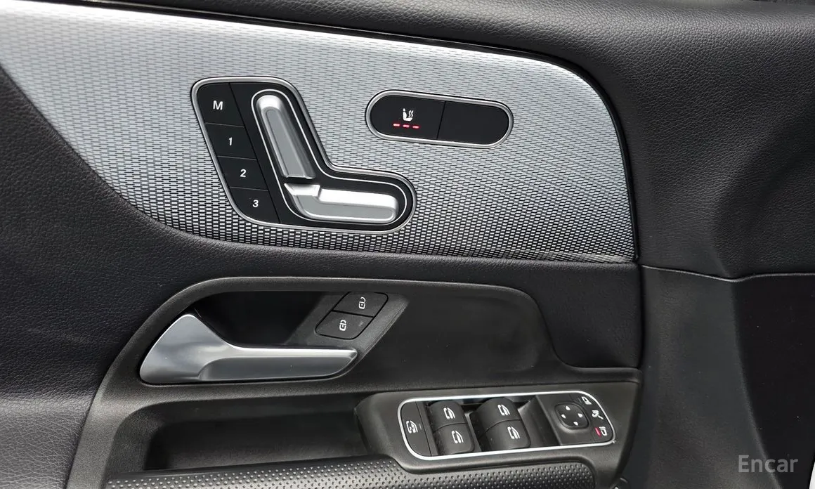 Фото 15 - Mercedes-Benz GLB-Class