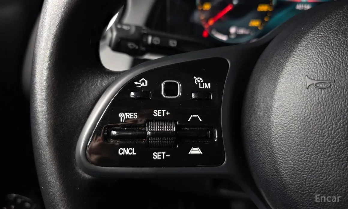 Фото 19 - Mercedes-Benz GLB-Class