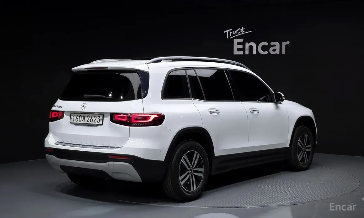 Фото 2 - Mercedes-Benz GLB-Class