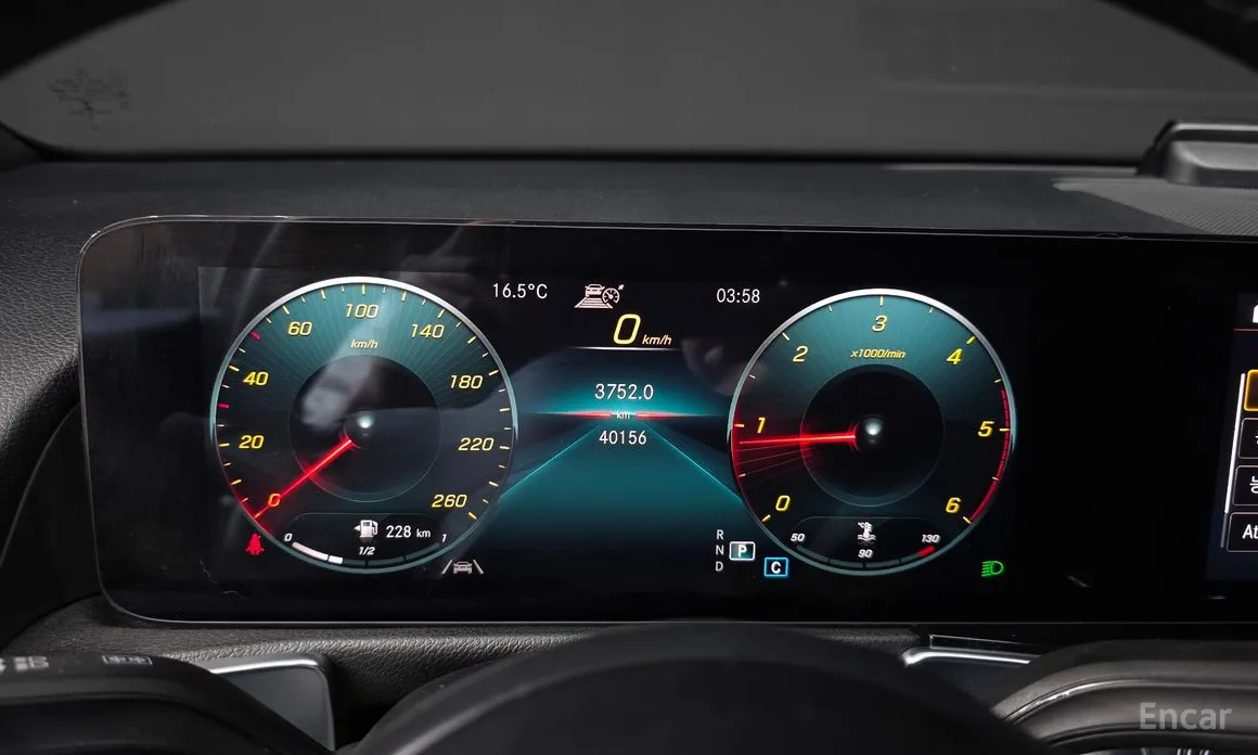 Фото 8 - Mercedes-Benz GLB-Class