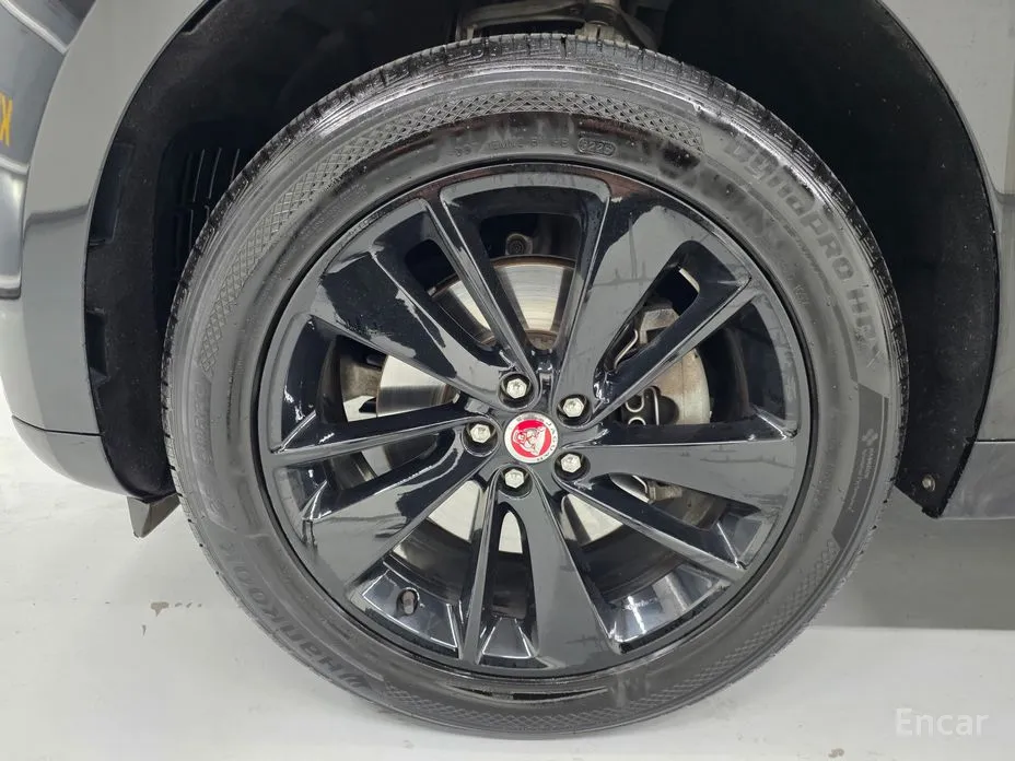 Фото 19 - Jaguar F-Pace