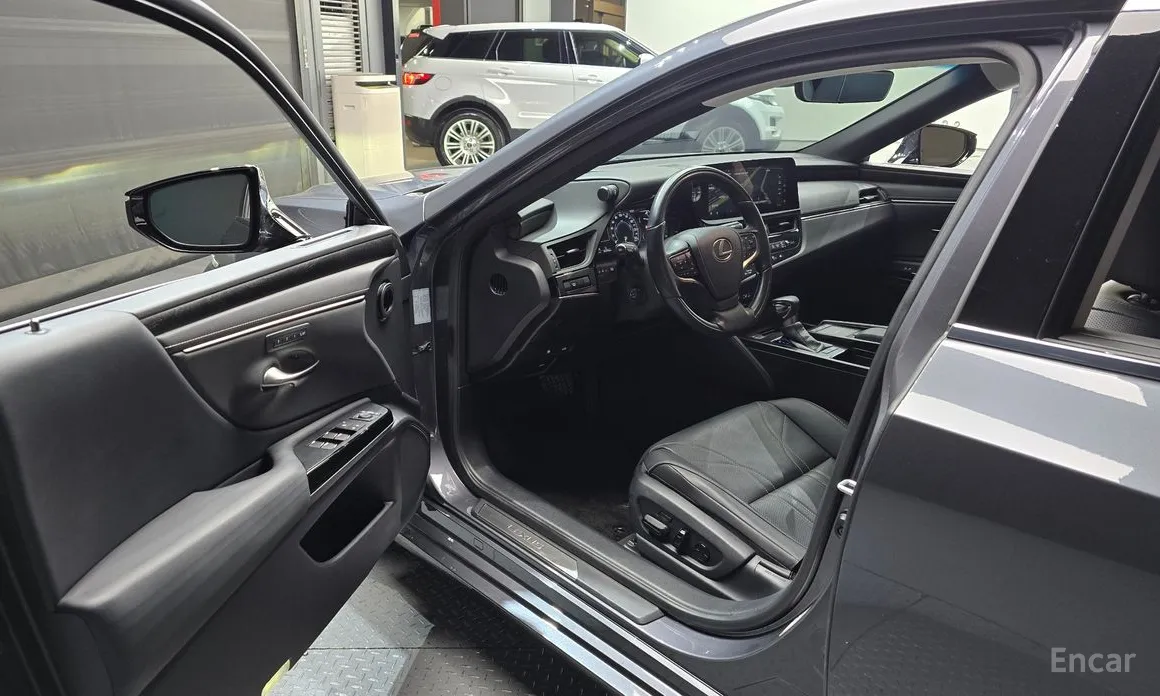 Фото 10 - Lexus ES