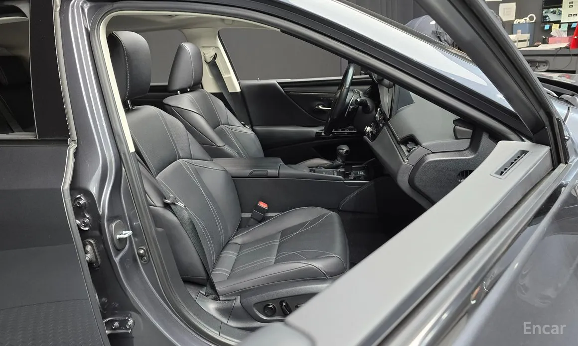 Фото 12 - Lexus ES