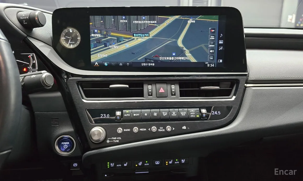 Фото 16 - Lexus ES