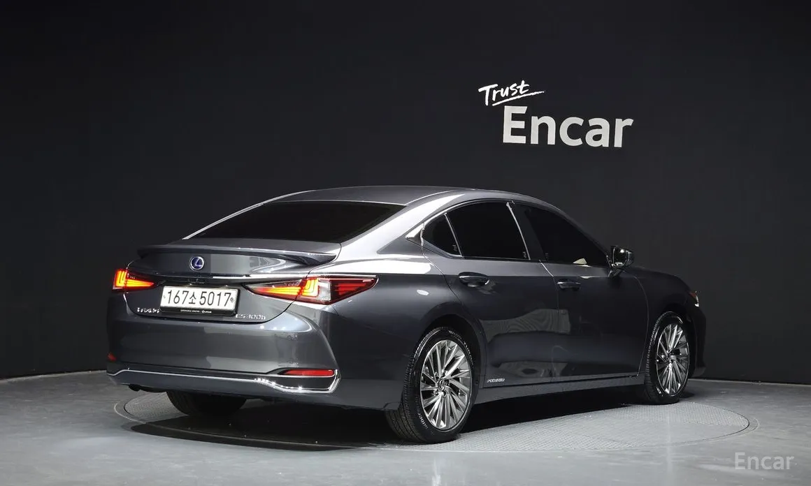 Фото 2 - Lexus ES