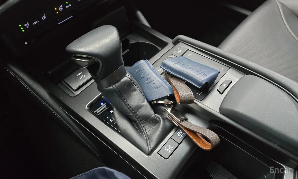 Фото 9 - Lexus ES