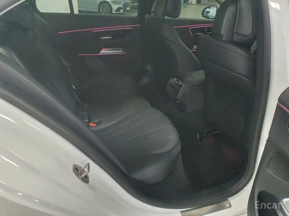 Фото 10 - Mercedes-Benz E-Class