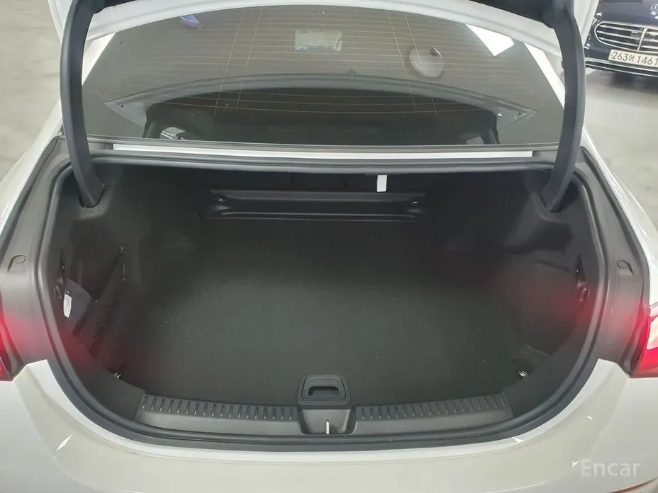 Фото 11 - Mercedes-Benz E-Class