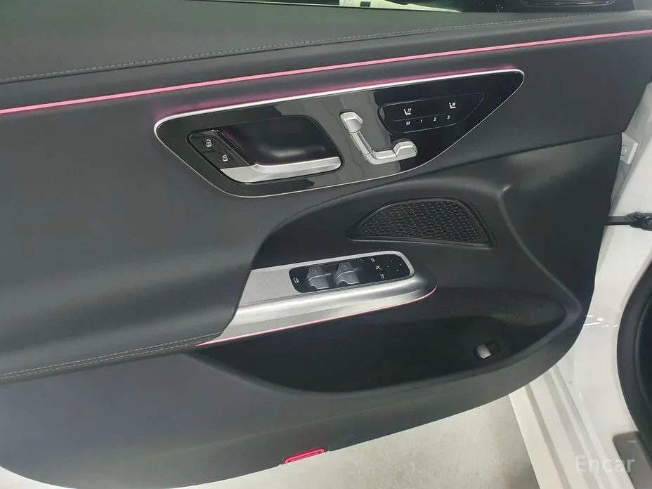 Фото 15 - Mercedes-Benz E-Class