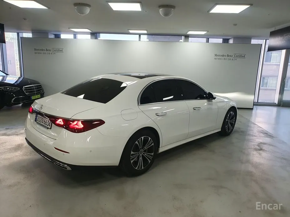 Фото 2 - Mercedes-Benz E-Class