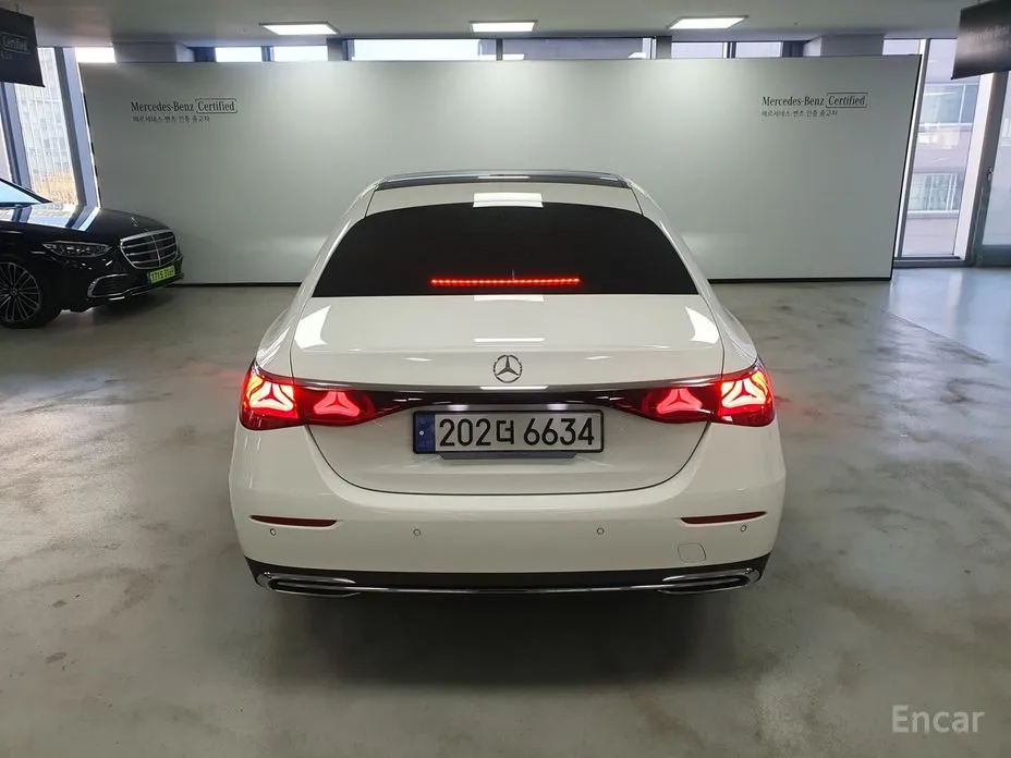 Фото 4 - Mercedes-Benz E-Class