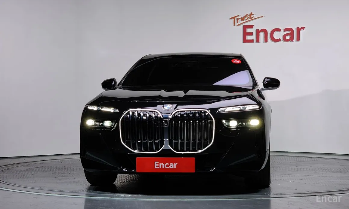 Фото 3 - BMW 7 Series