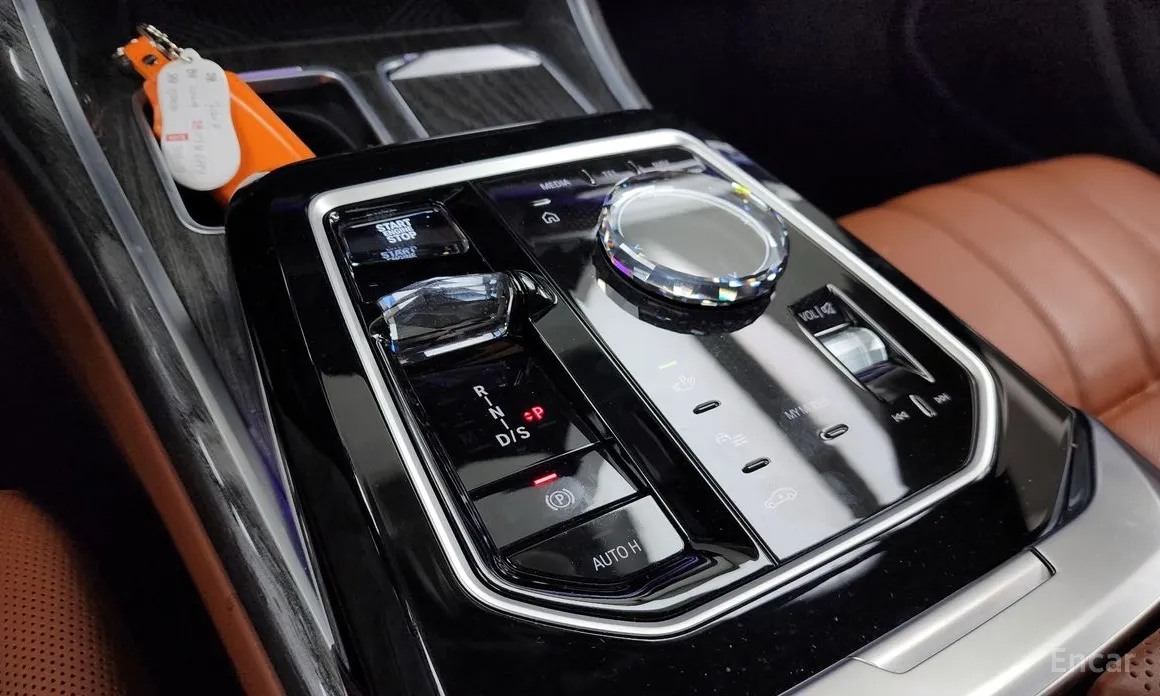 Фото 9 - BMW 7 Series