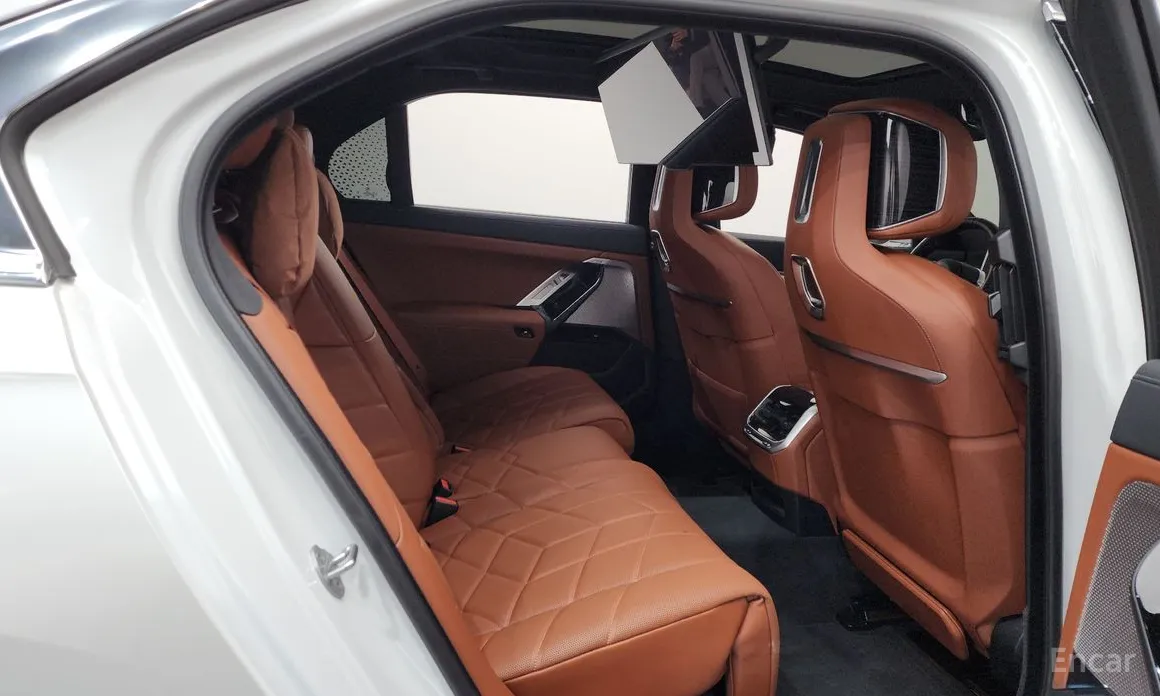 Фото 12 - BMW 7 Series