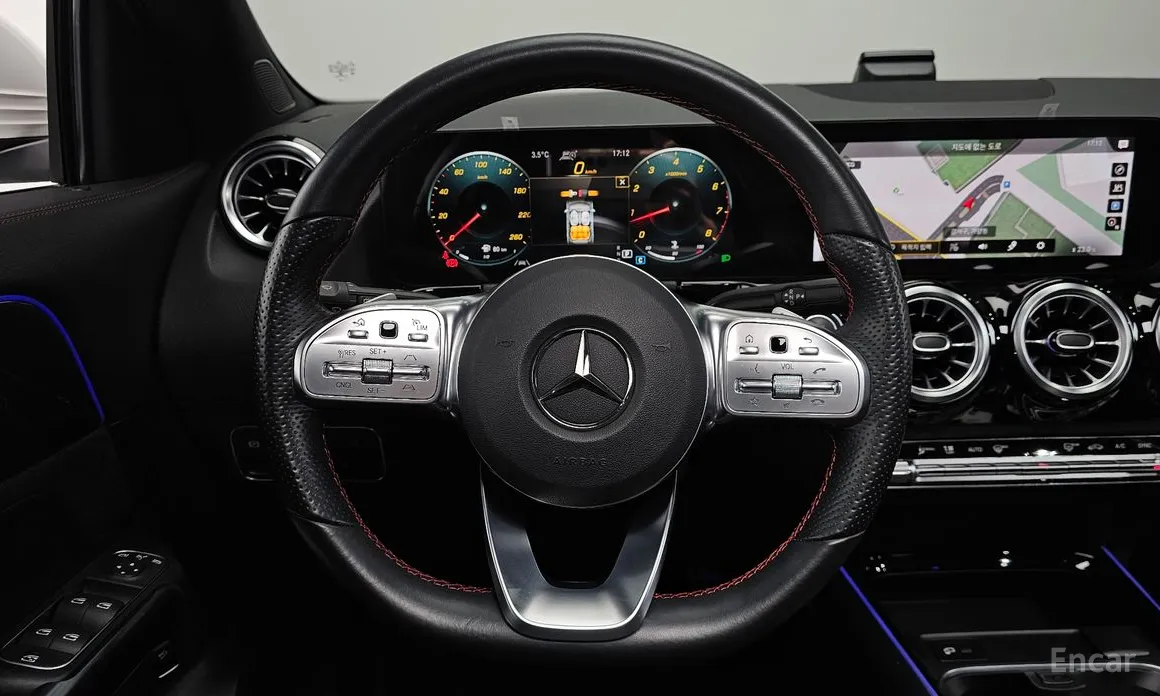 Фото 13 - Mercedes-Benz GLA-Class