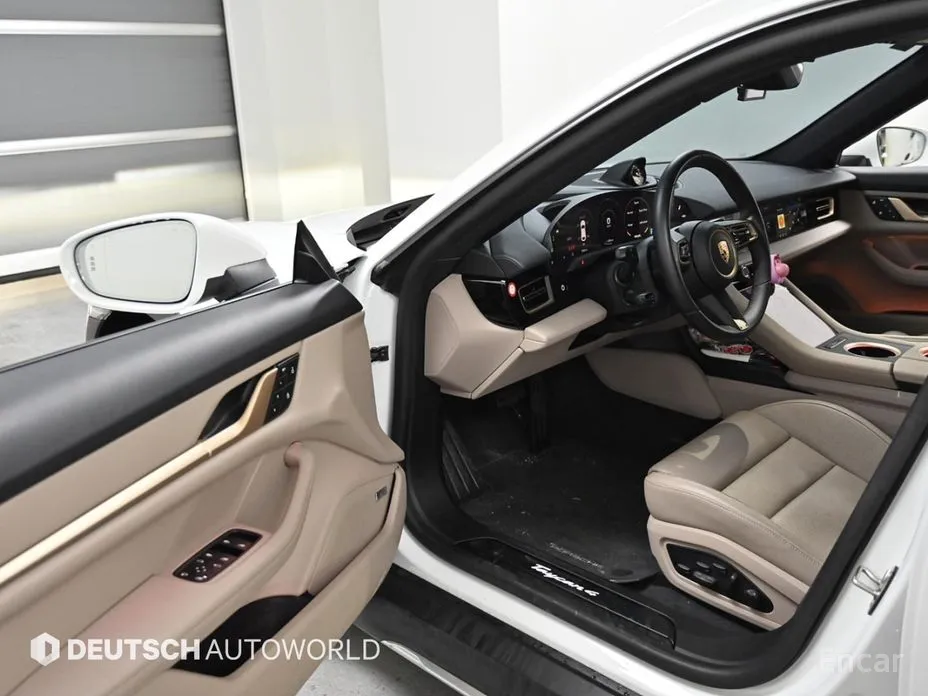 Фото 11 - Porsche Taycan