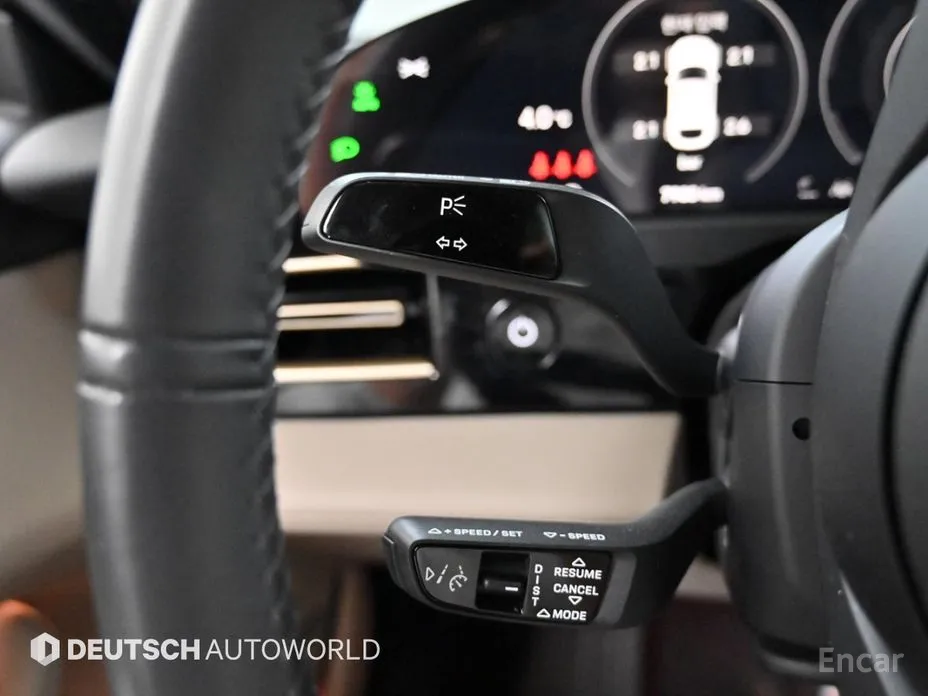 Фото 18 - Porsche Taycan