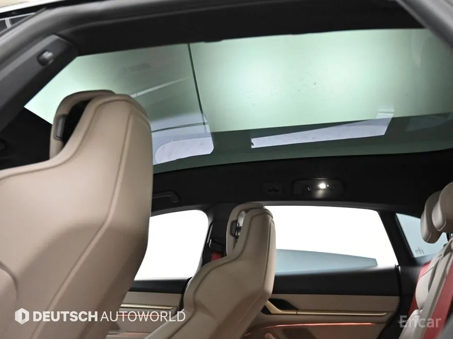 Фото 19 - Porsche Taycan