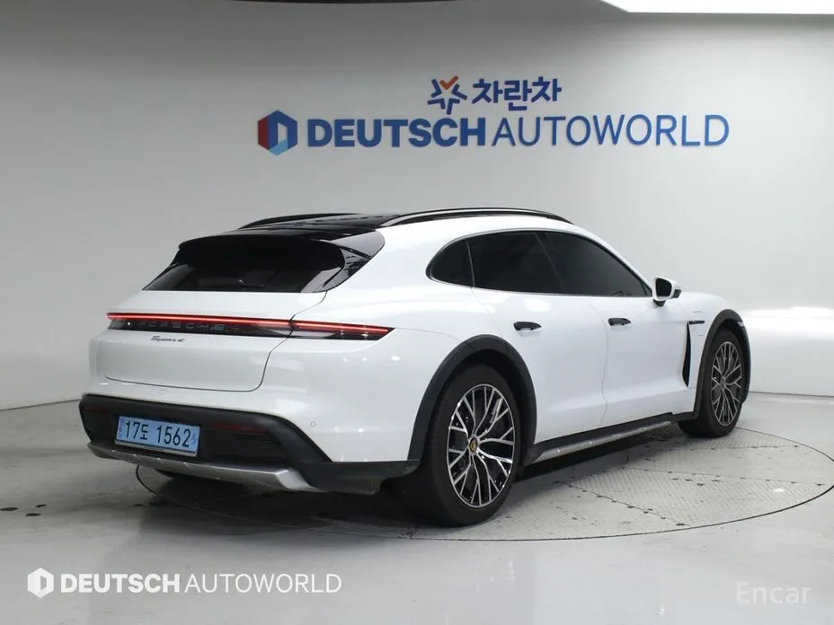 Фото 2 - Porsche Taycan