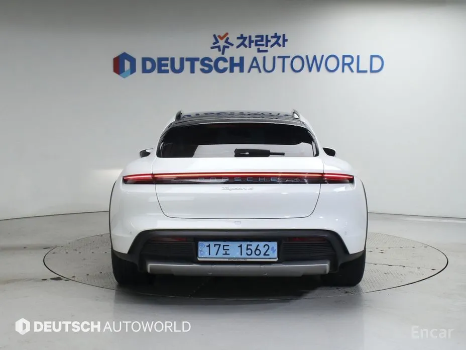 Фото 4 - Porsche Taycan