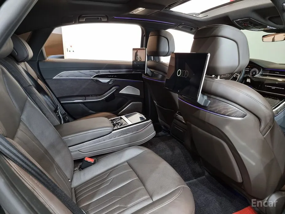 Фото 10 - Audi A8