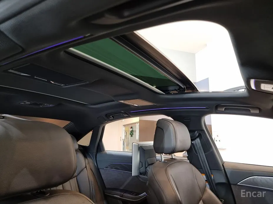 Фото 12 - Audi A8