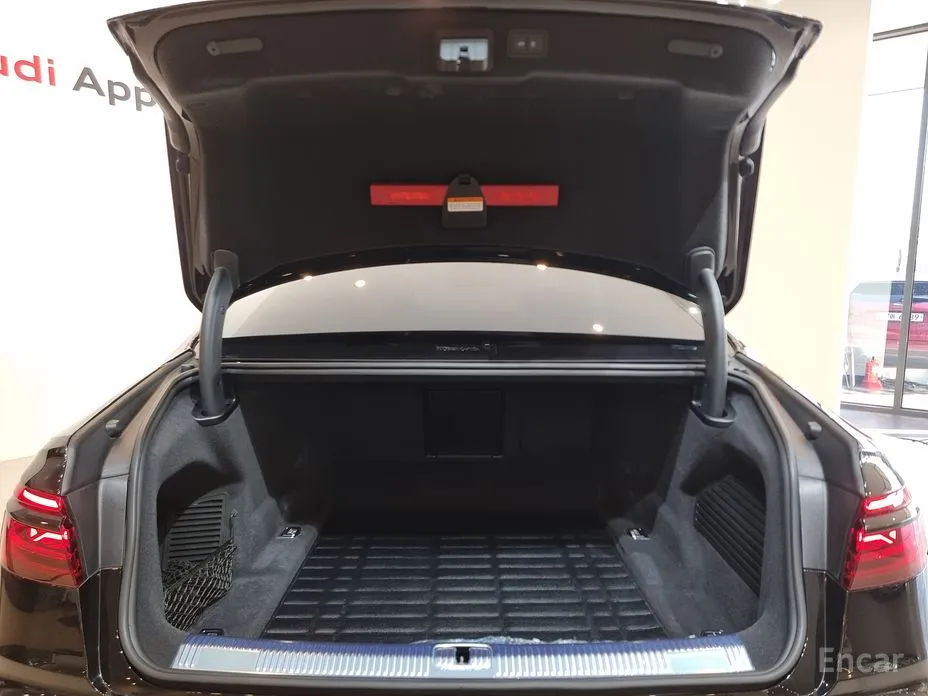 Фото 13 - Audi A8