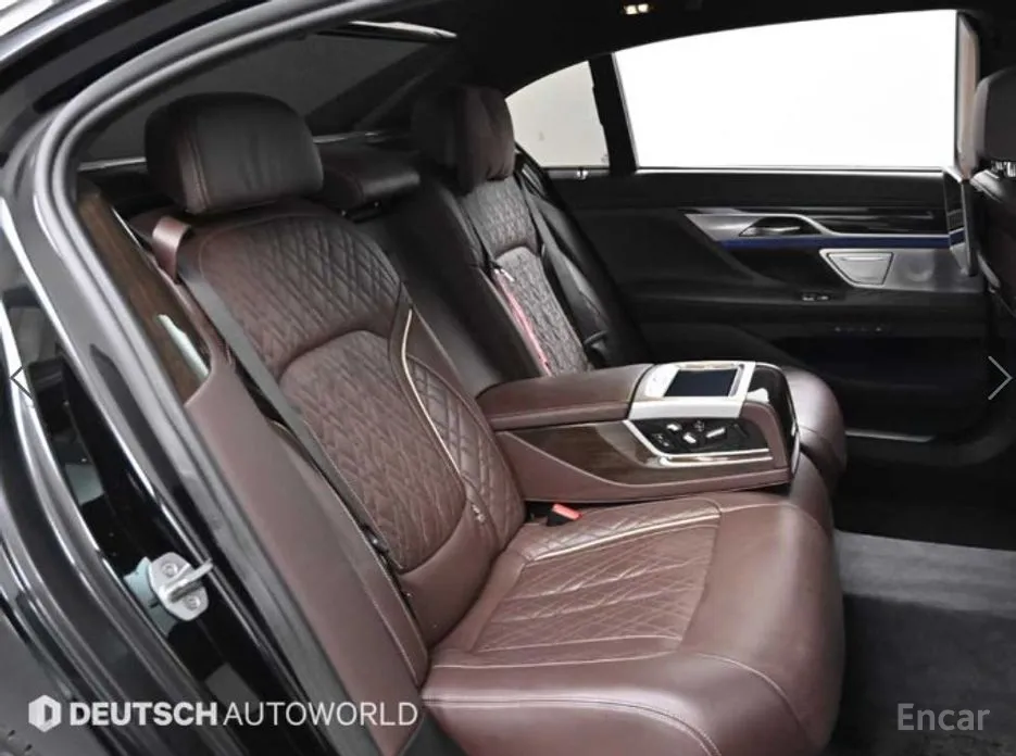 Фото 12 - BMW 7 Series